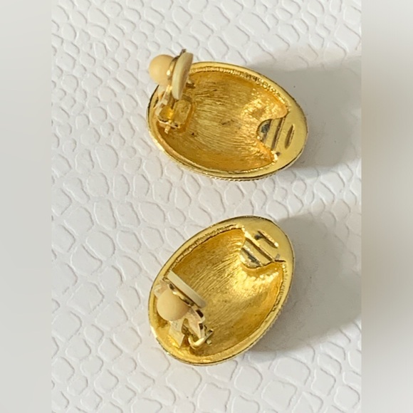 Vintage Designer Premier USA Gold Plated Clip on Earrings - Picture 6 of 13